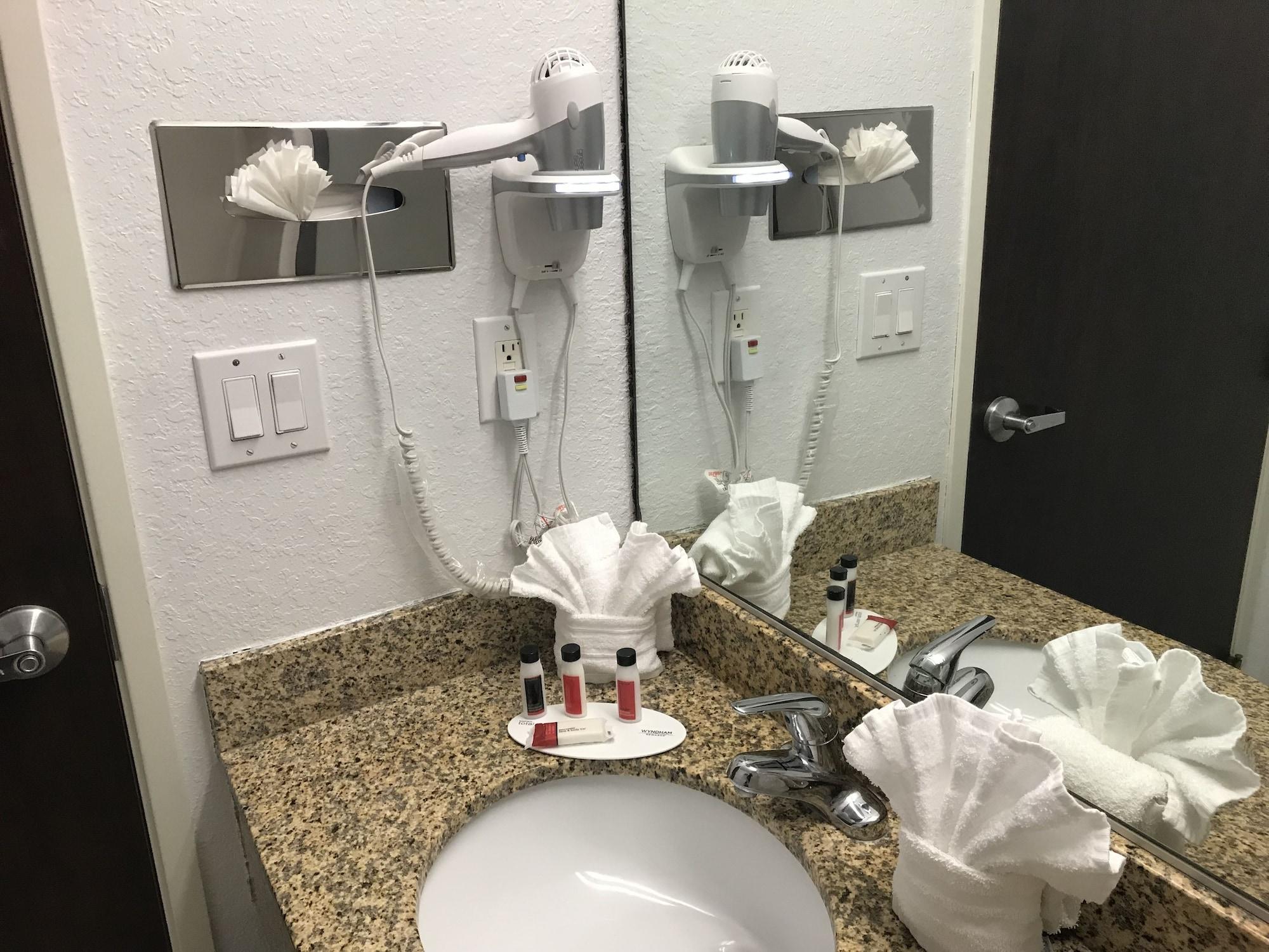 Microtel Inn & Suites By Wyndham Jacksonville Airport Экстерьер фото