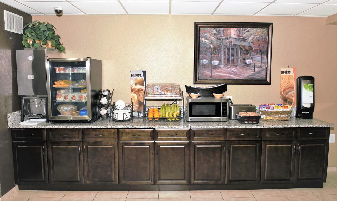 Microtel Inn & Suites By Wyndham Jacksonville Airport Экстерьер фото