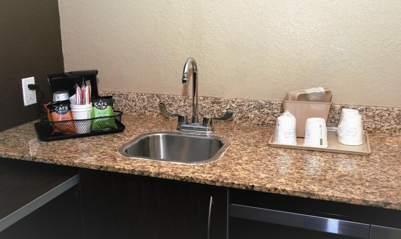 Microtel Inn & Suites By Wyndham Jacksonville Airport Экстерьер фото