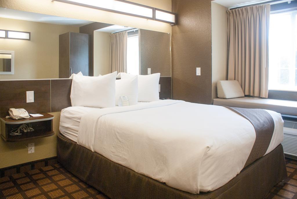 Microtel Inn & Suites By Wyndham Jacksonville Airport Экстерьер фото